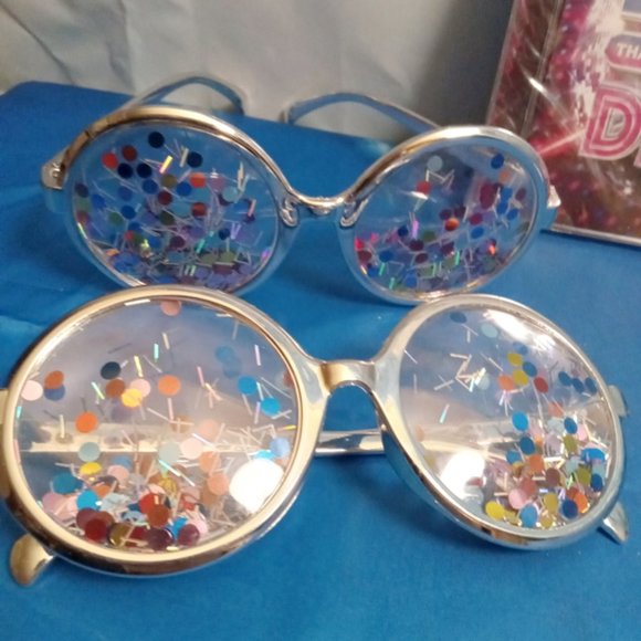Now That’s What I Call Music - Disco! CD and 2 pairs Confetti Party Glasses NEW - Picture 4 of 4